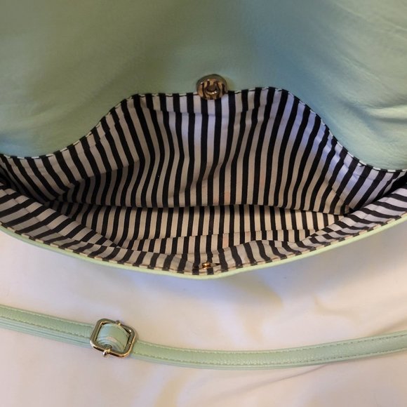 ❣️HP❣️Charming Charlie mint fold over snap/zip closure w/removable strap purse. - Picture 6 of 12